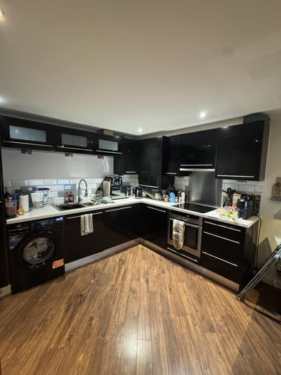 Unfurnished room for rent Main Photo