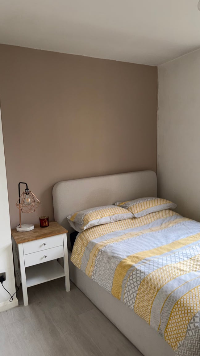 Cozy Double Room Available Now - Walk-in Wardrobe Main Photo