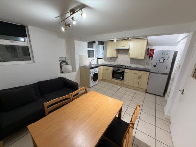 1 Bedroom Flat to Let in Streatham Main Photo