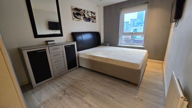 2 Bed 2 Bath W Balcony Flat in Canary Wharf Main Photo