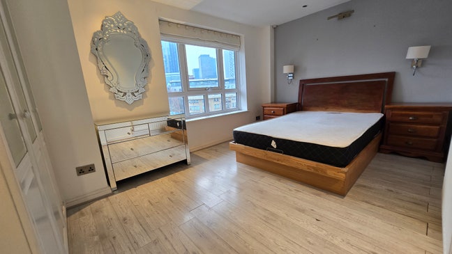 2 Bed 2 Bath W Balcony Flat in Canary Wharf Main Photo