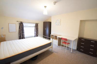 Furnished Double Room Available Near Town Centre Main Photo