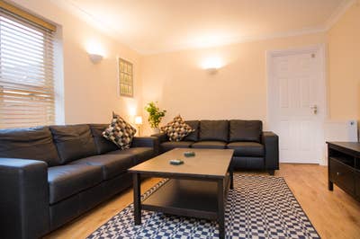 🏡Double En-suite | 12mins Walk Town | Parking Main Photo