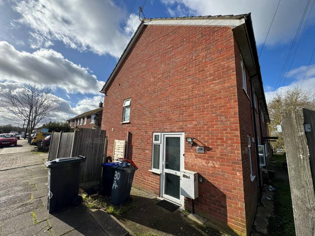 4 rooms & 2 bathrooms - Preferred Postgrads Main Photo