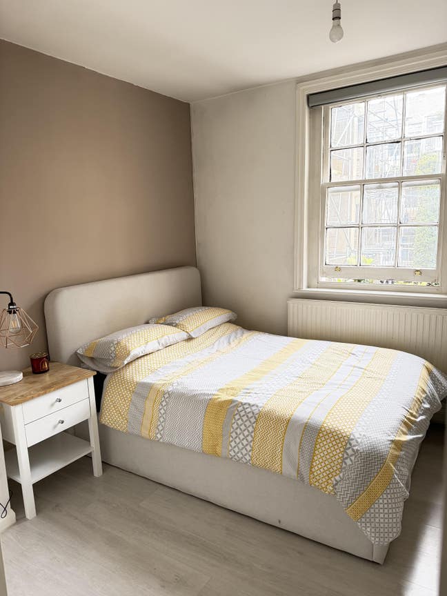 Cozy Double Room Available Now - Walk-in Wardrobe Main Photo
