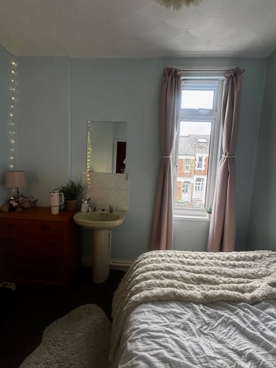 Tenancy Replacement-Cowley Jun-Aug - Female only Main Photo