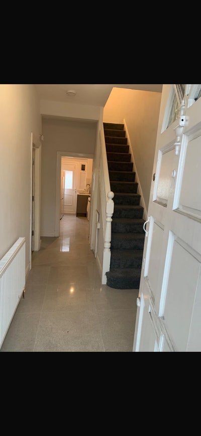 Modern 5-bed house | 4 En Suites | Central 📍 Main Photo