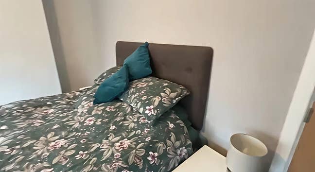 Double Room  is  available  for  rent  in  BL1 6NX Main Photo