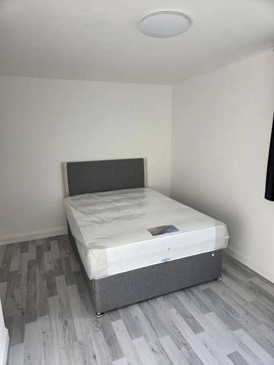  Excellent Ensuite Professional accommodation  Main Photo