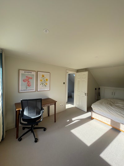 Short Let - En Suite Bedroom - Female only please Main Photo