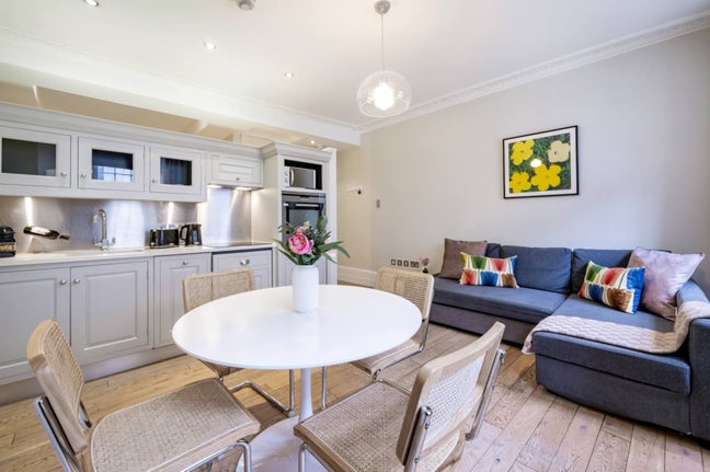 1 Bedroom Flat Main Photo