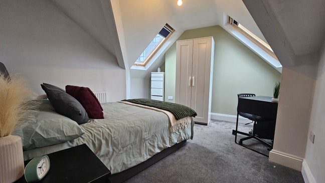 😲Large Ensuite Room UC Accepted - (13aER) Main Photo