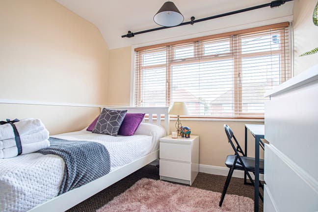 Small Flatshare - Double Room Available Main Photo