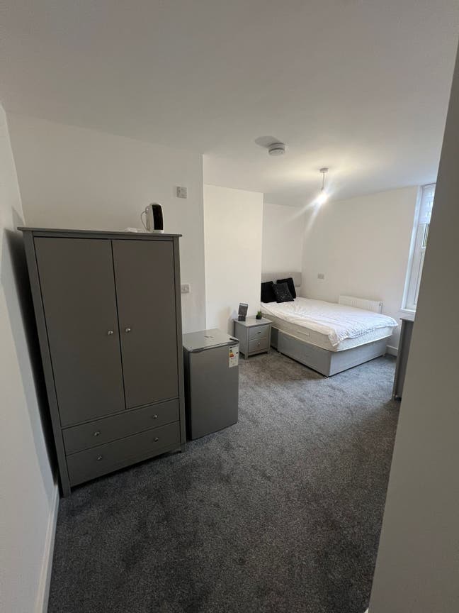 Modern En Suite Room | Bills Included  Main Photo