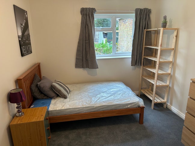 5 Minute Walk From Town Main Photo