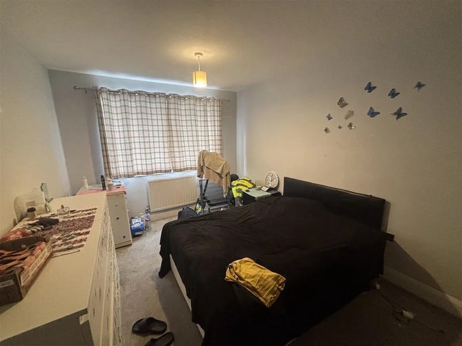 Double room available  next to the station  Main Photo