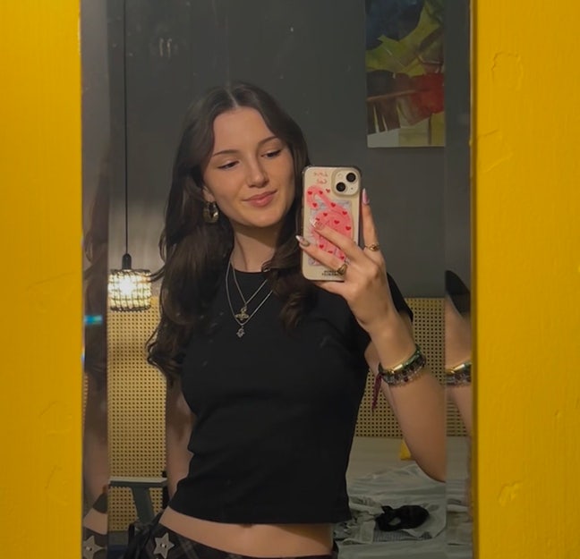 21 yr old professional looking for a room! Main Photo