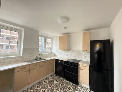 Lovely Double Room in a Prime Location of E3 Main Photo