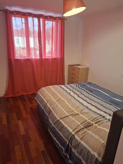 3 Double Rooms Available in Clean House Main Photo