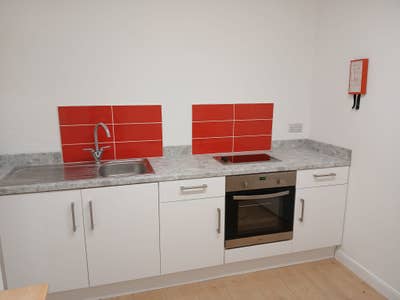 Large Studio/1-Bed Flat | Bills Inc | NO DEPOSIT Main Photo