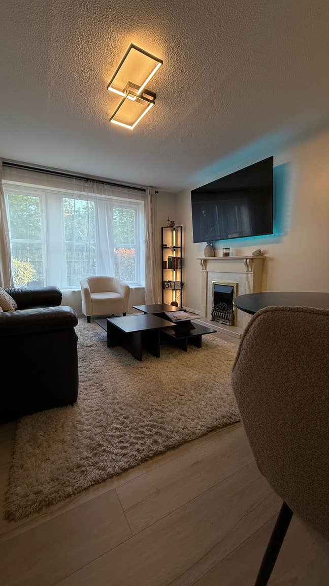 Morden Riverside flat (Water side) Main Photo