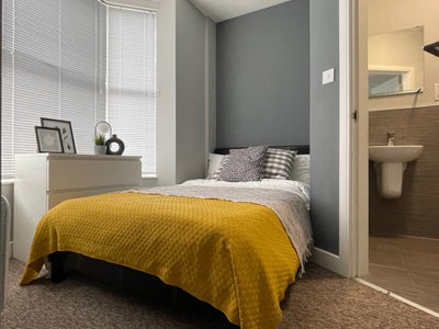 High End Worcester Professional Houseshare Main Photo