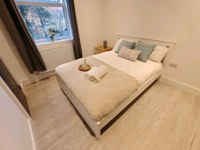 Beautiful New Ensuite Room *Central Line* Main Photo