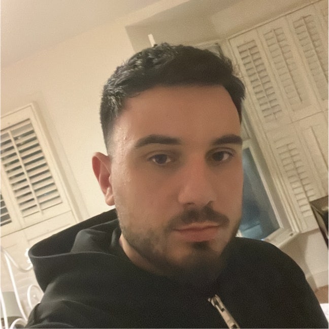 Professional Male seeks a single or double room Main Photo