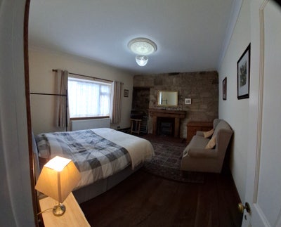 Large  detached guesthouse with parking. Main Photo