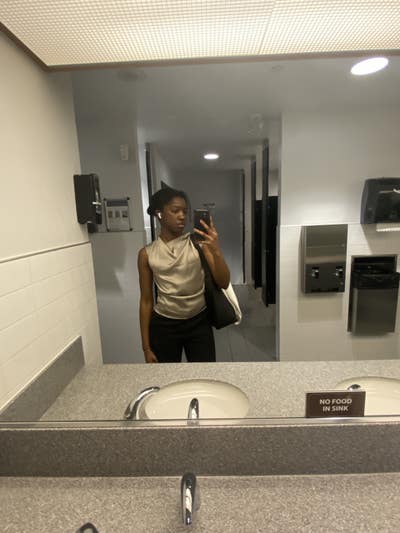 Working professional looking for a flatshare Main Photo