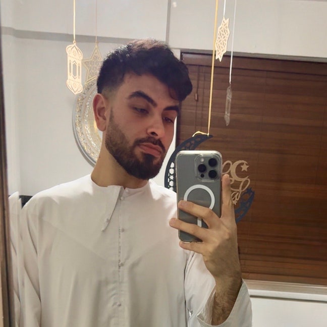 Professional looking to rent, happy to buddy up. Main Photo