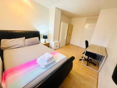 Wonderful 2 Bedroom Flat to Rent in Gants Hill Main Photo