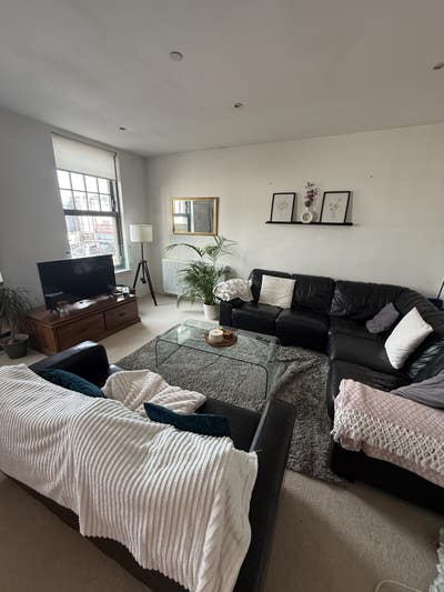 Double room available Dennistoun  Main Photo