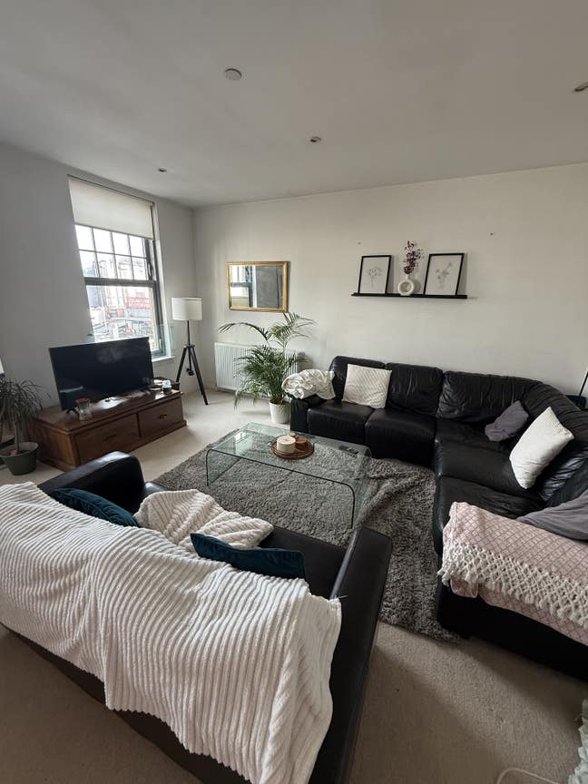 Double room available Dennistoun  Main Photo