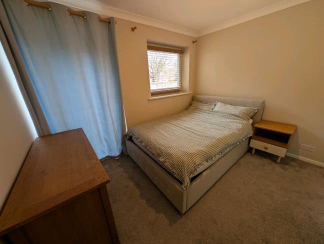 Very cool little flat near Carpenders park station Main Photo