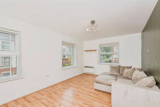 🏡 2-Bedroom Flat to Rent – B23 6GA Erdington Main Photo