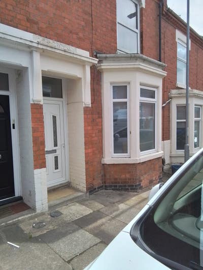 Spacious double room in Abington available now Main Photo