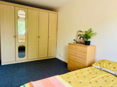 Spacious double room Stratford  Main Photo