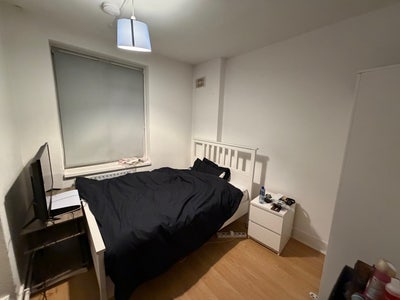 Spacious Double Room Available for 3 Weeks Main Photo
