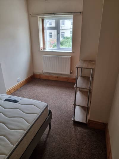 Double-room in Southville in 6-room house Main Photo