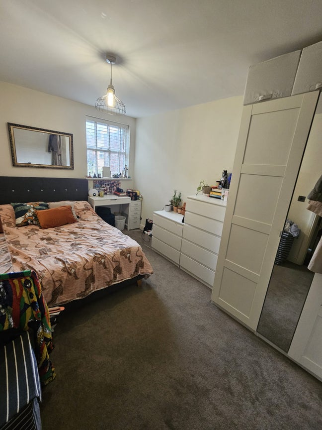 Double room in a lovely house near Burton Rd  Main Photo