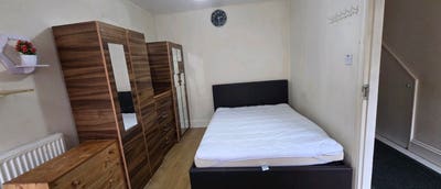 Good sized double room available from 25th of Mar Main Photo