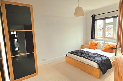 Lovely Double Room SW14 - Excellent Location Main Photo