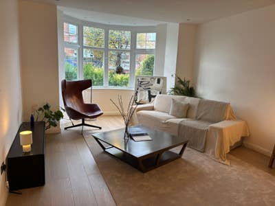 Modern, furnished En-suite room available  Main Photo