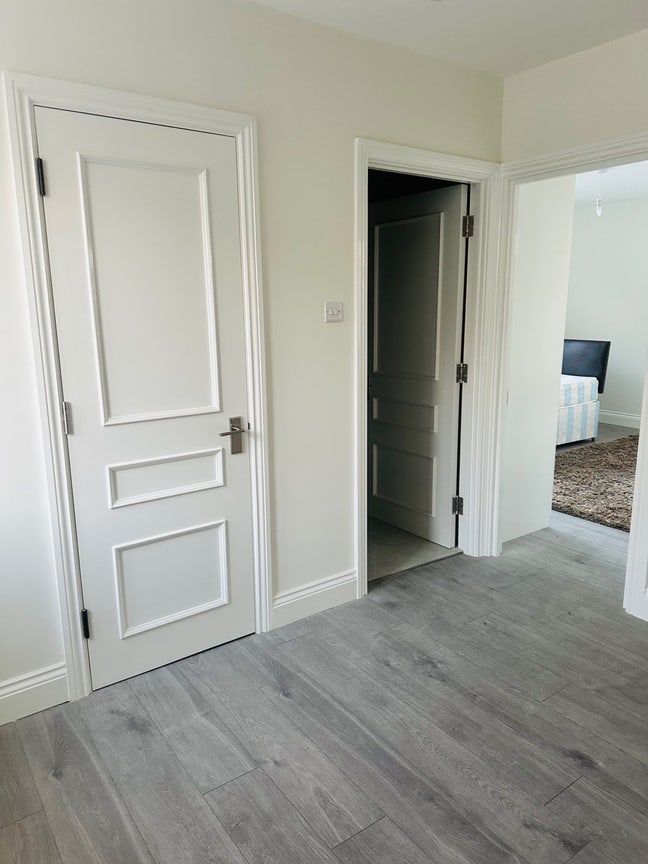 Beautiful newly built king size bedroom Main Photo