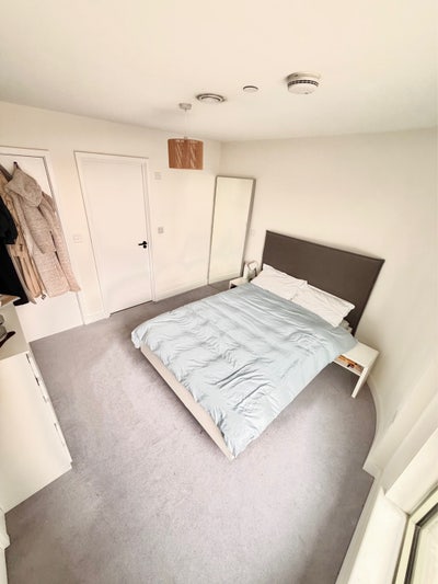 En-suite double room available in 2 bed flat  Main Photo