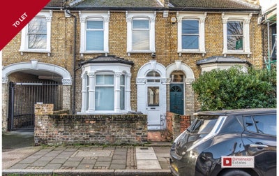 Looking for 2 girls to sign a lease with us asap  Main Photo