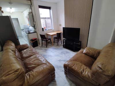 4 Bedroom Student House for Next Academic Year Main Photo