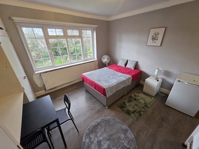 ✨🏡 Studio Flat to Let in - Finchley Central Main Photo
