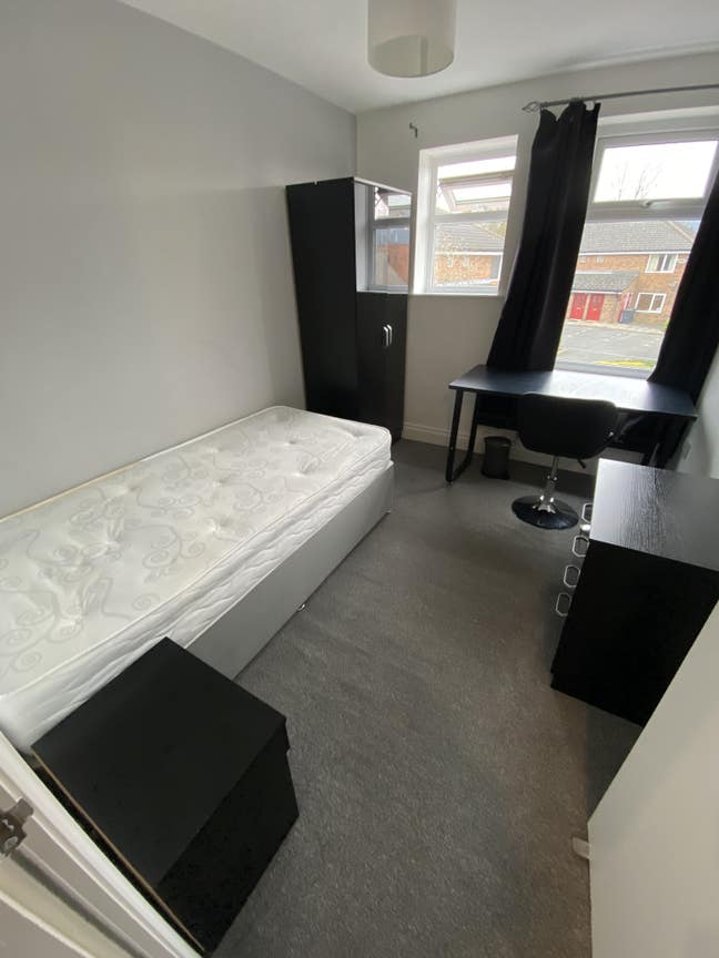 Central Room for Rent Main Photo